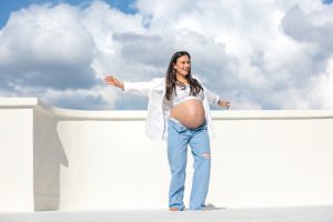 Best Comfortable Maternity Jeans For Plus-Size Women
