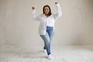 Best Flare Jeans For Curvy Women Over 30